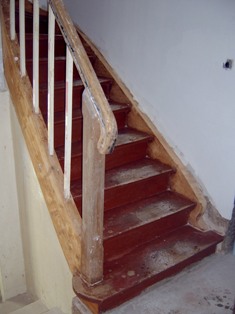 Treppe vor der Renovierung