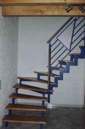 Stahlgeländer als Treppengeländer an einer Zweiholmtreppe
