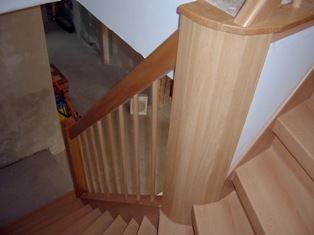 Treppenrenovierung einer gewendelten Holztreppe