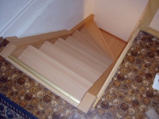 Treppenrenovierung einer steilen Treppe