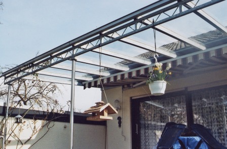 Überdachung Terrasse mit einer Markise zum Sonnenschutz